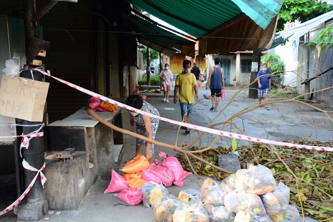 Chùa Hoằng Pháp: Tiếp tục hỗ trợ người dân khó khăn trong đại dịch Covid (đợt 8)